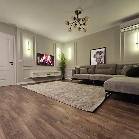 Adore Center * 티라나