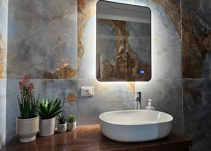 아파트 Adore Center